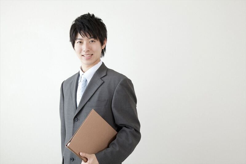 男性のスタッフ_R